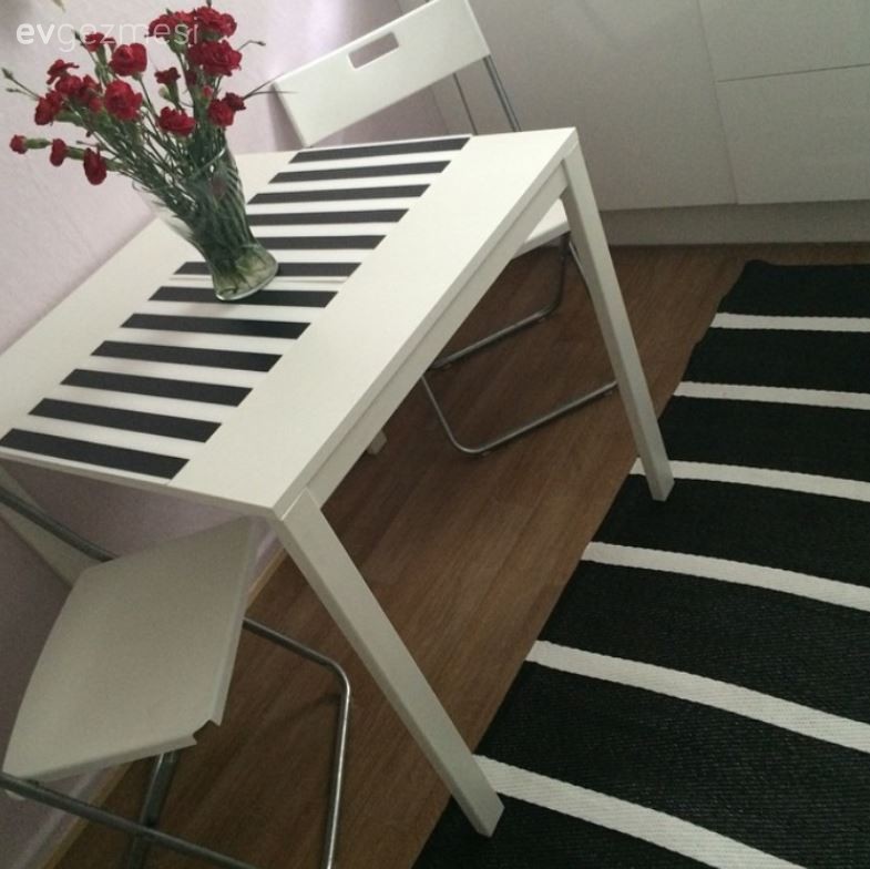 Mutfak, Siyah- Beyaz, Mutfak masası