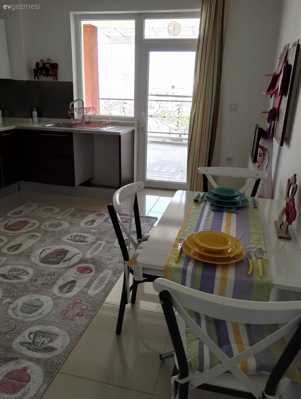 Hüsra hanımın modern çizgide, renkli ve konforlu evi..