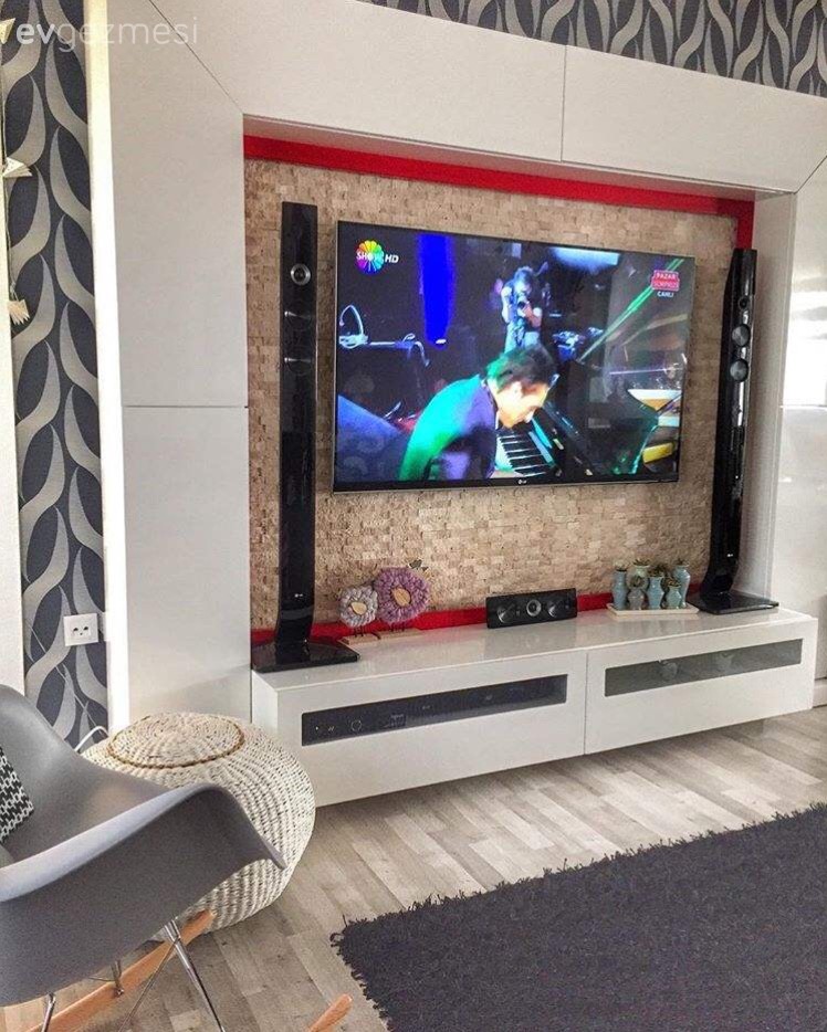 Deniz hanımın kırmızı vurgulu modern ve dinamik evi..