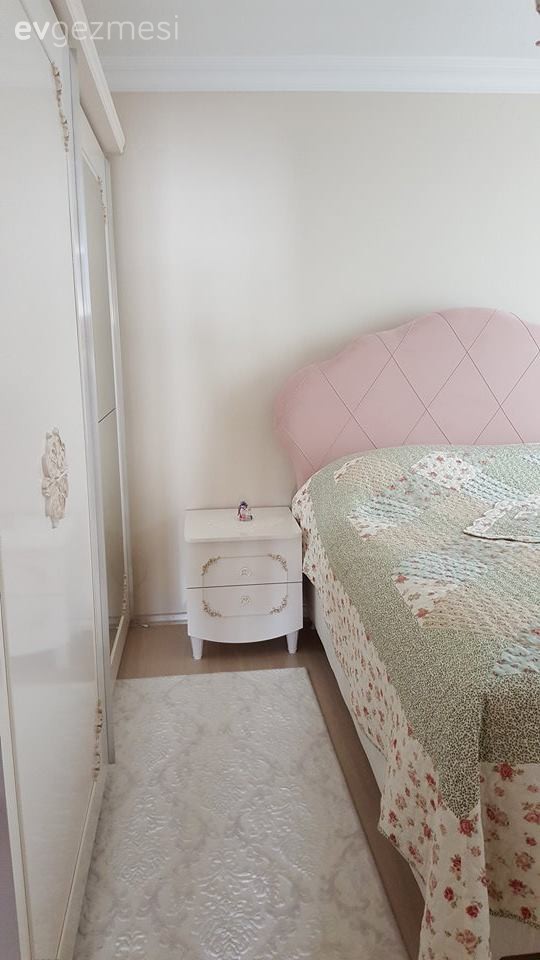 Esengül hanımın küçük alanda ferahlığı yakaladığı, tatlı evi..