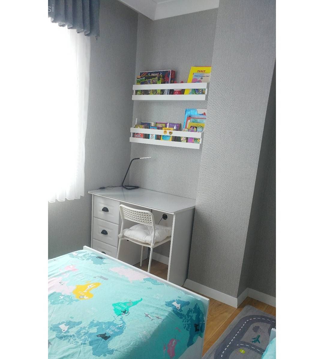 Çocuk Odası, Gri