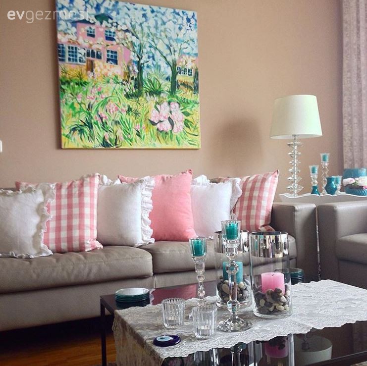 Necla hanımın feminen dokunuşlarla, zarif ve konforlu evi..