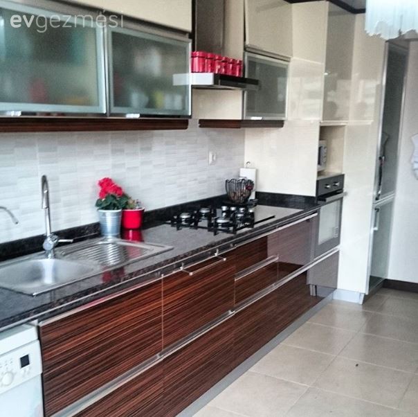 Nurhan hanımın şık ve sıcak evinden yepyeni kareler..