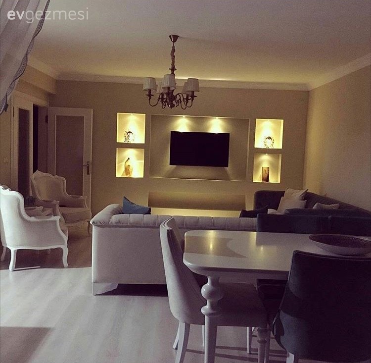 Dilek hanımın sade ve şık bir havası olan zevkli evi..