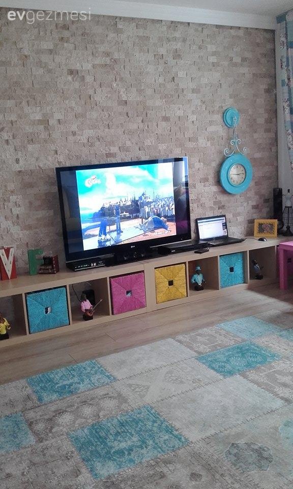 Esra hanımın el emeğiyle yenilediği, renkli ve cıvıl cıvıl evi..