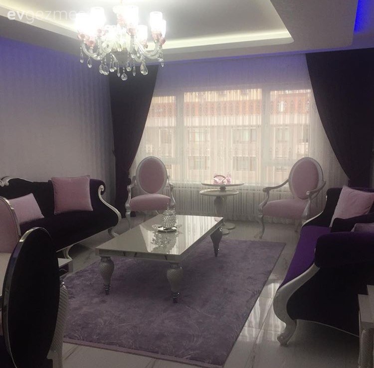 Asma tavan, Avize, Berjer, Fon perde, Mor, Orta sehpa, Pembe, Salon, Perde, Aydınlatma