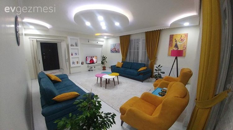 Enerjik renkler, neşeli bir atmosfer. Renkli bir salondan kareler..