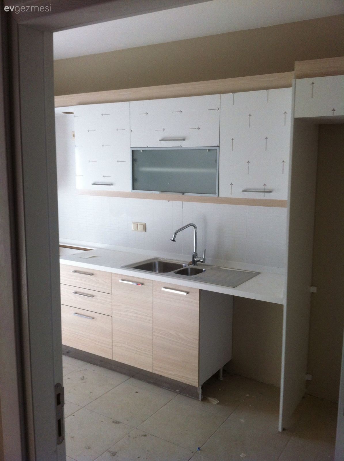 Yeni mutfağım için çok heyecanlıyım. Dar mutfağı nasıl düzenlesem?