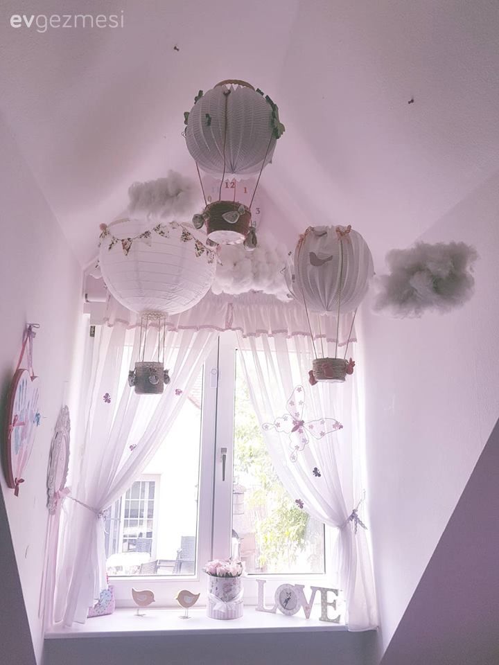 Anne ve babasının el emeği ile evin içinde bir minik ev. Aliya'nın odası..