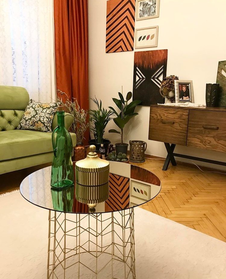 Ahşap Mobilya, Duvar dekorasyonu, Halı, Konsol, Orta sehpa, Salon, Tablo, Yeşil