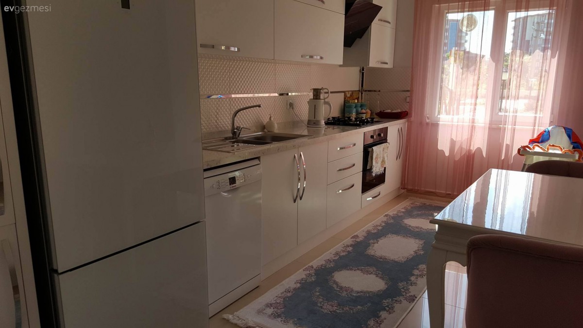 Alanı zenginleştiren detaylarla, sıcak ve şık! Rukiye hanımın evi..