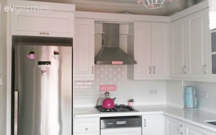 Açık renklere canlı dokunuşlar. Fatmanur hanımın tatlı evi..