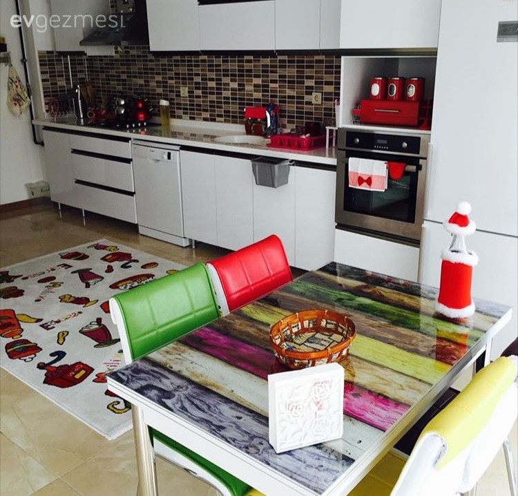 Beyaz mutfak, Halı, Modern mutfak, Mutfak, Mutfak masası