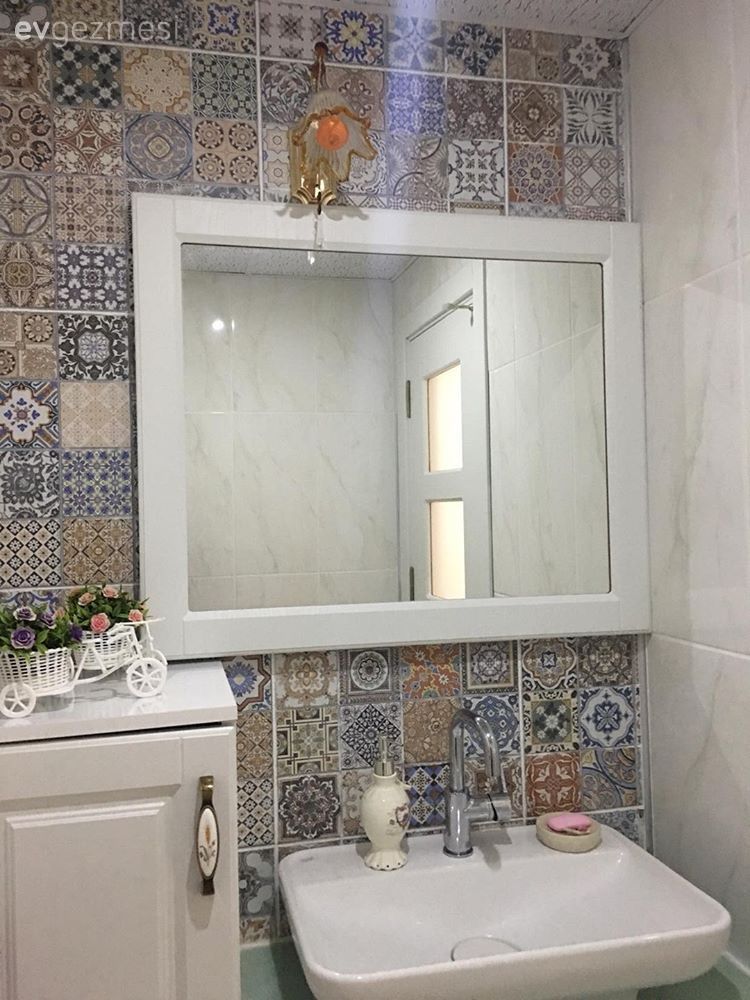 Kendi yaptırdıkları evlerinde renklerin neşesi.. Damla hanımın evi..