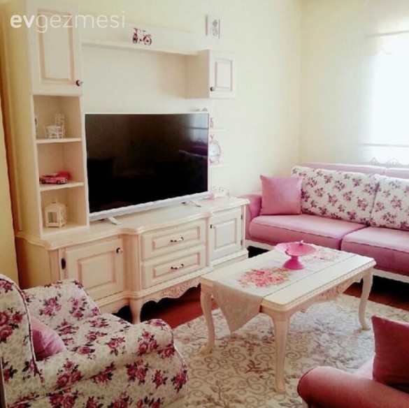 Country ve vintage stilde mavi ve pembelerle çok zarif ev..