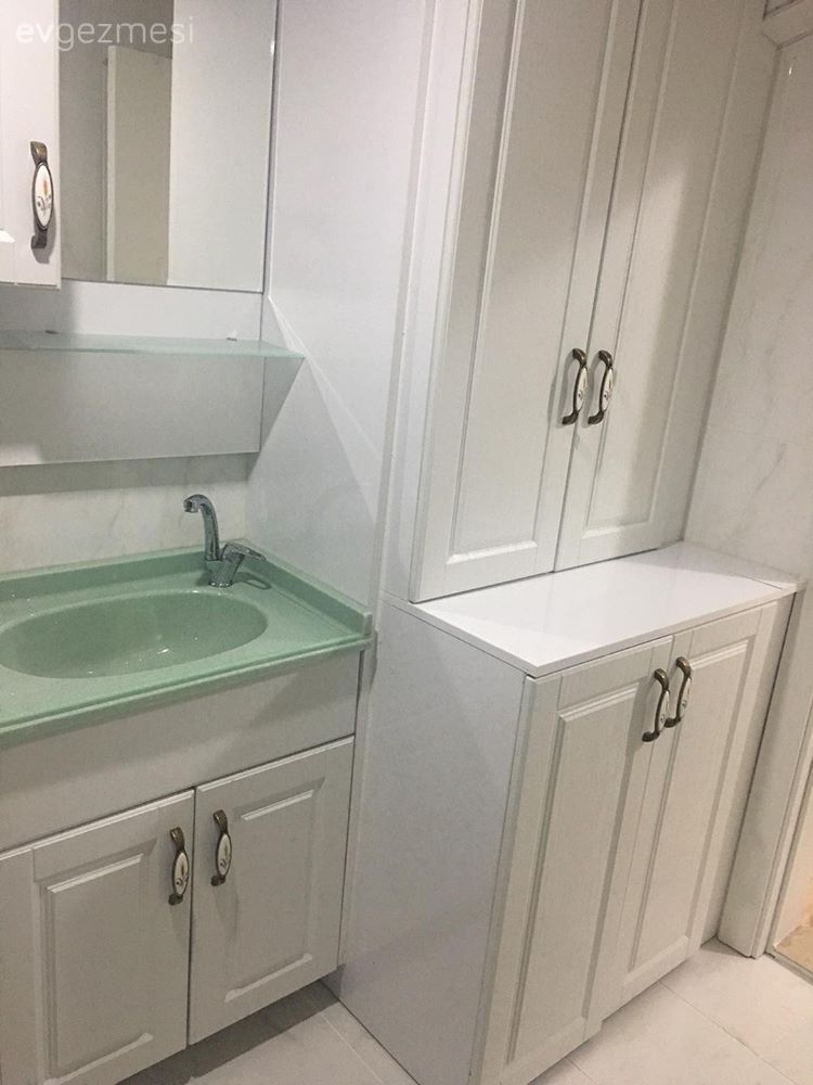 Kendi yaptırdıkları evlerinde renklerin neşesi.. Damla hanımın evi..