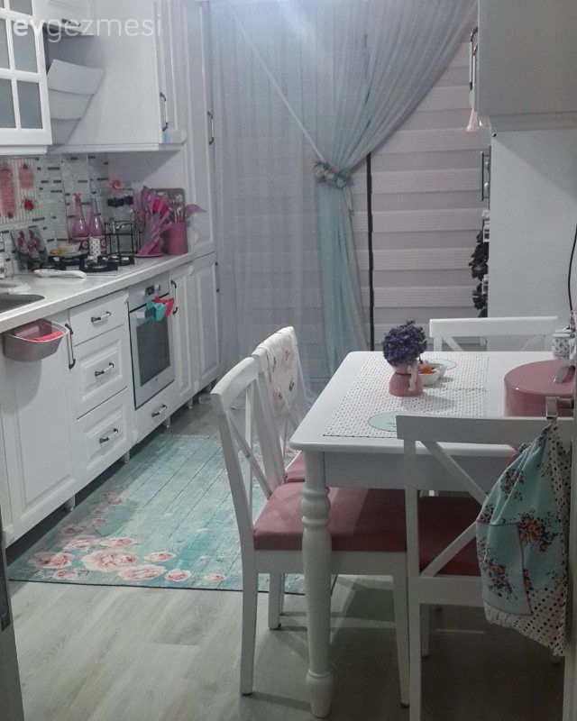 Beyaz mutfak, Mutfak, Mutfak masası, Mavi, Halı, Mutfak halısı