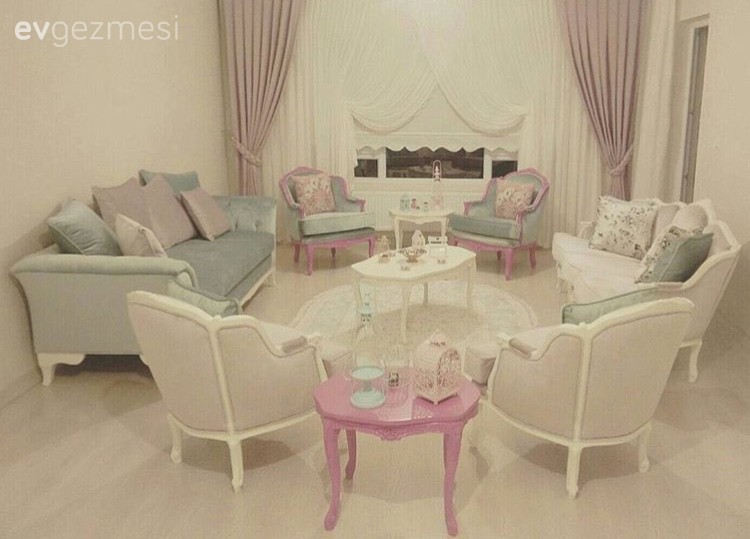 Berjer, Fon perde, Halı, Pembe, Salon, Sehpa, Yeşil, Perde