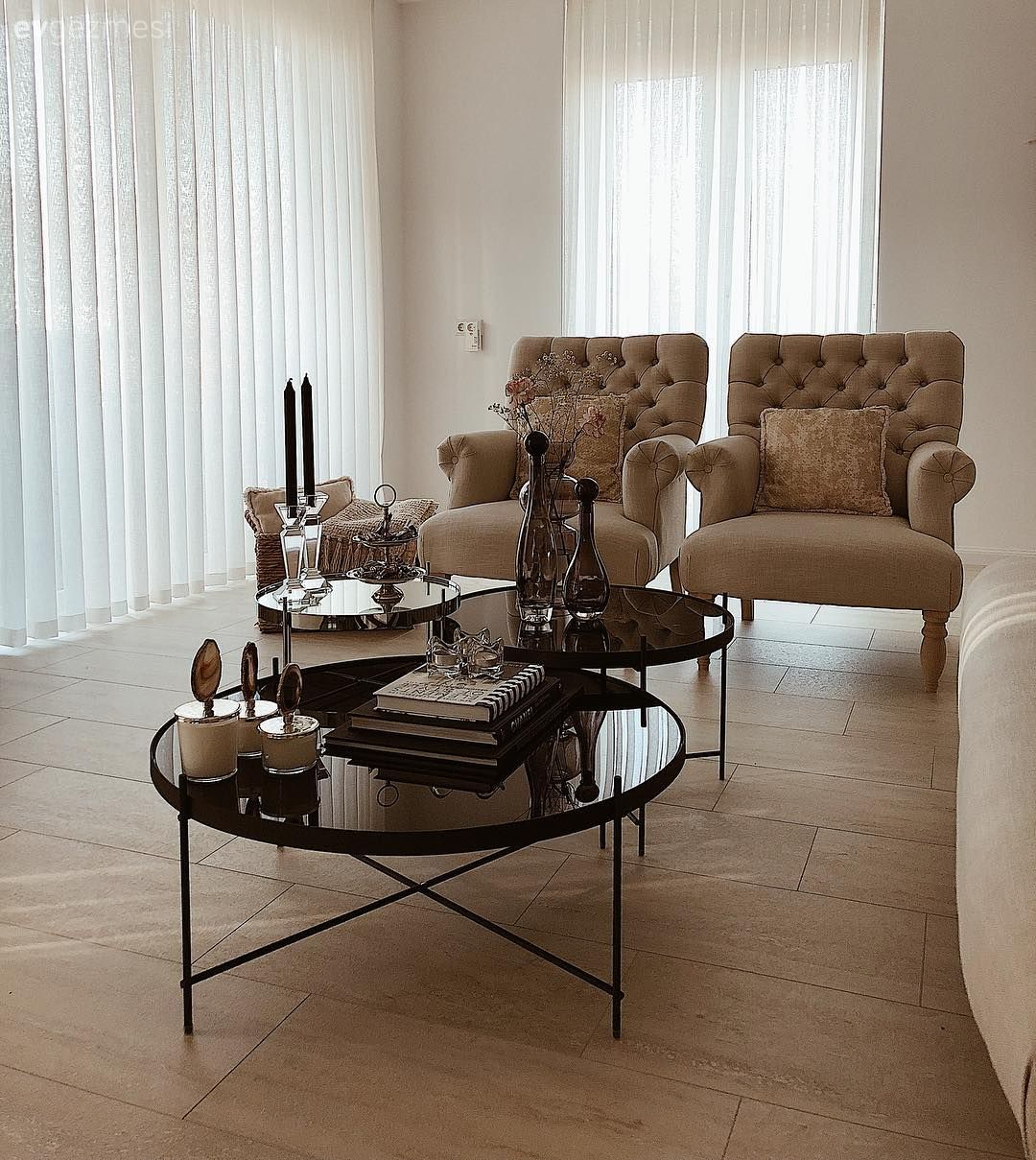 Bu Evin Sade Şıklığı, Kuş gibi Hafif Bir Hissi Var