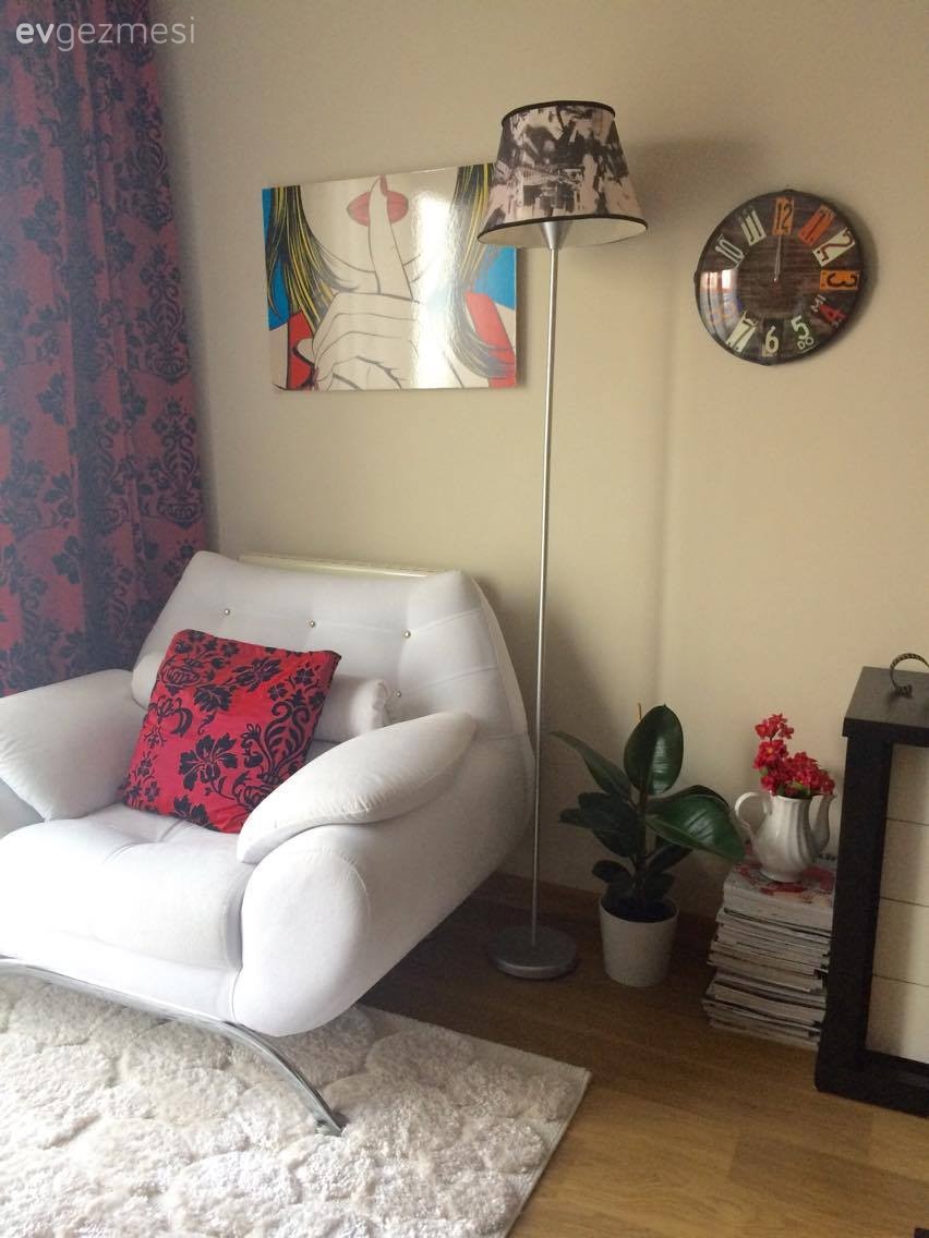 Kırmızı, Duvar saati, Yatak Odası