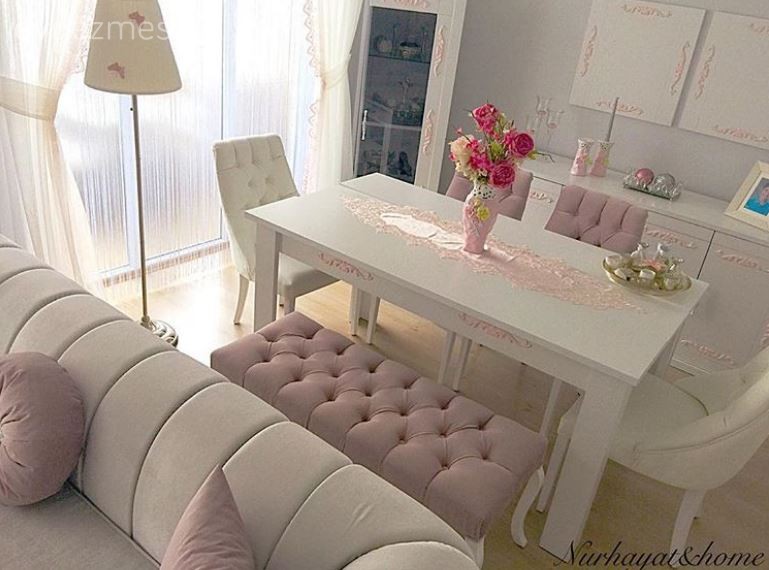 Nurhayat hanımın açık renklerle iç açıcı ve zarif evi..