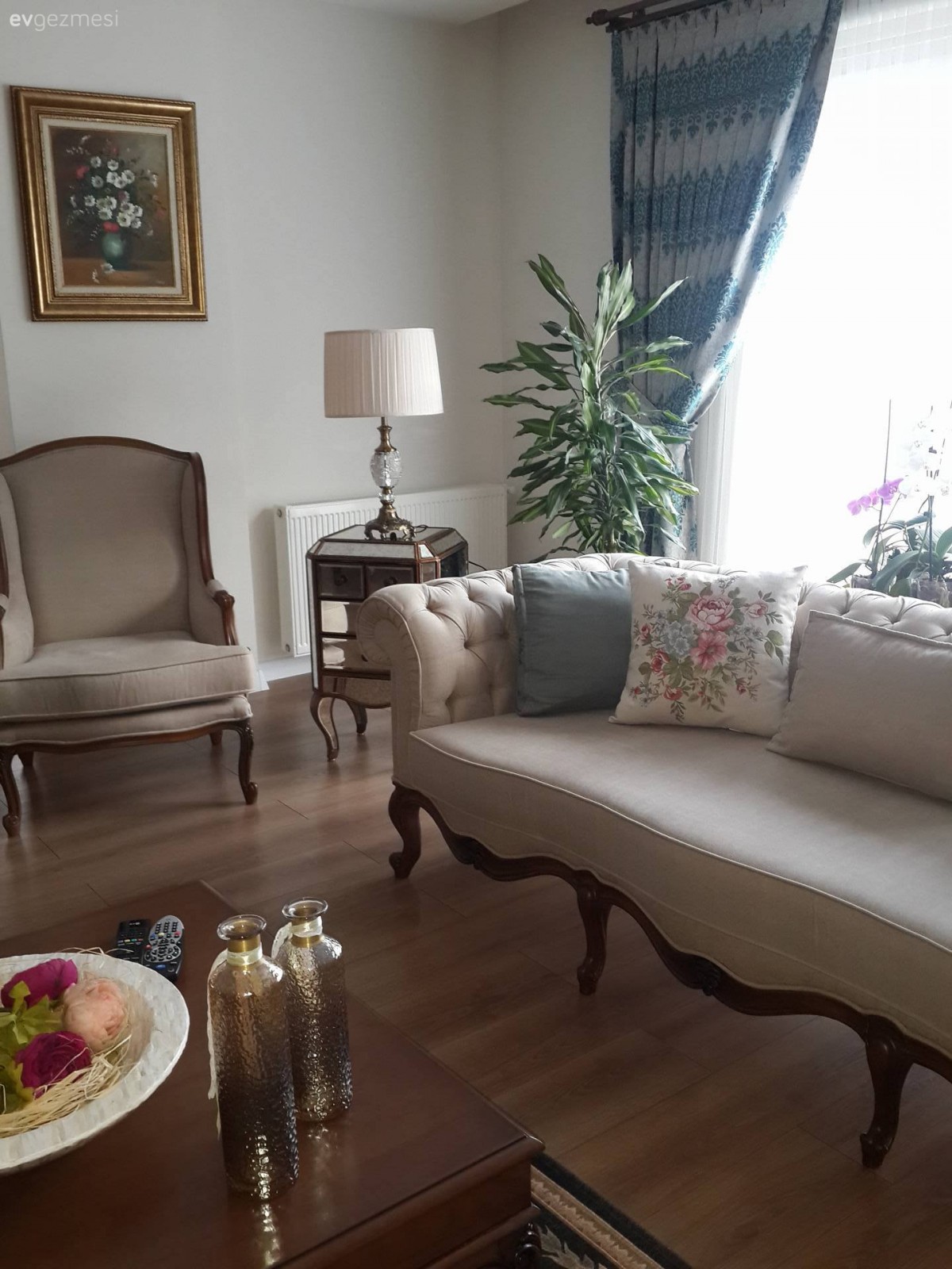 Abajur, Berjer, Fon perde, Krem, Salon, Tablo, Perde, Aydınlatma