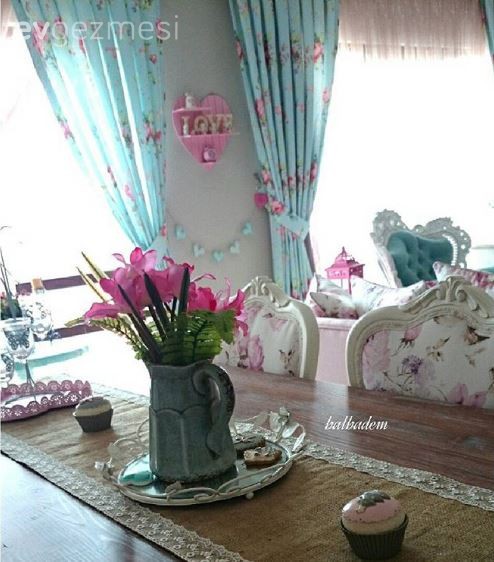 Çiçekler, Yemek Odası