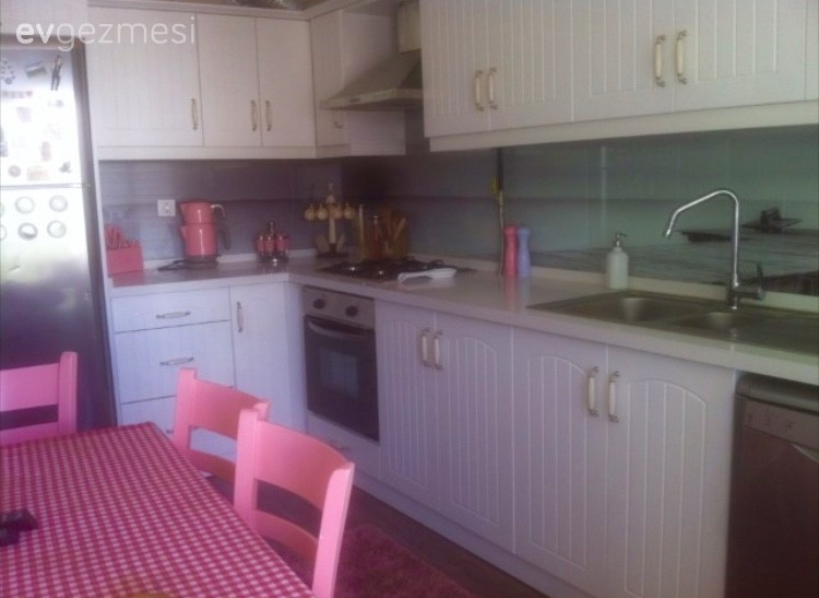 Anıl hanımın modern ve nostaljik stilleri harmanladığı, zevkli evi..