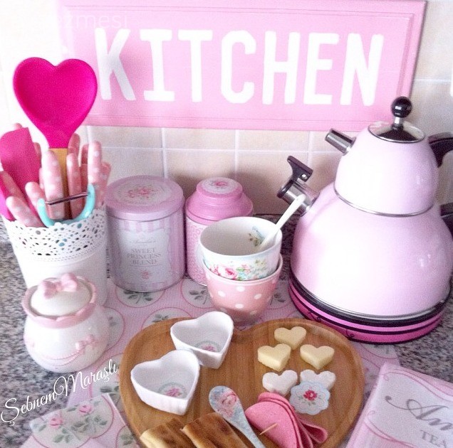 Şebnem Hanım pespembe masal evi