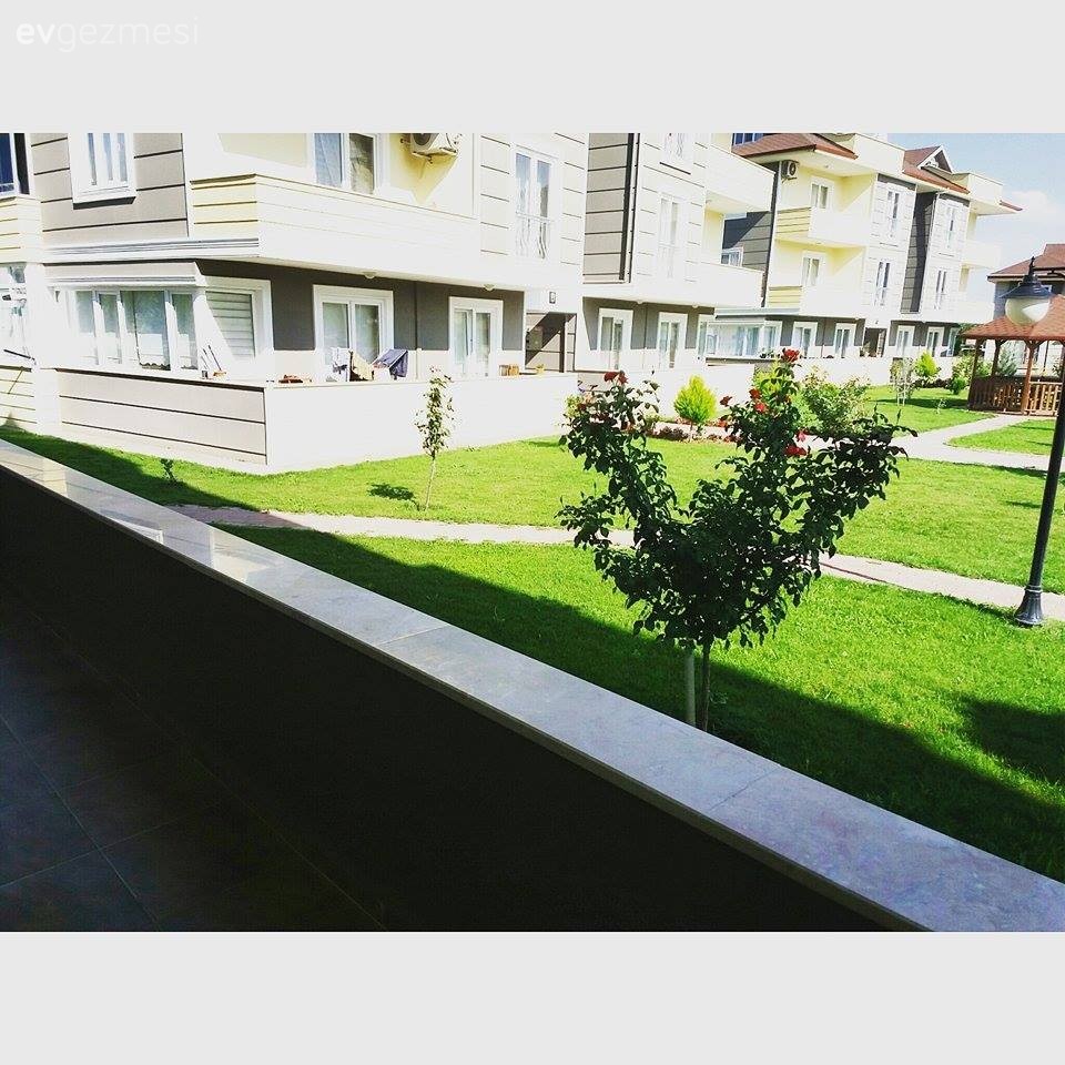 Özge hanımın rahatlığı ön planda tutan, iç açıcı ve naturel evi..