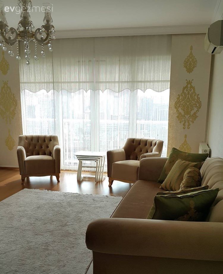 Avize, Berjer, Halı, Japon perde, Kahverengi, Perde, Salon, Aydınlatma