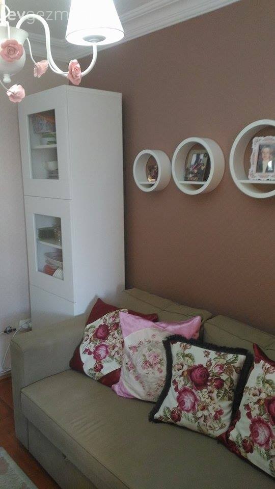 Nilgün hanımın her köşesini değerlendirdiği klasik stil evi..