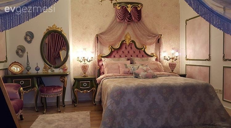 Dilek hanımın farklı ve klasik bir dekoru olan gösterişli evi..