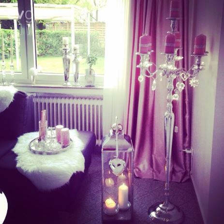 Sultan hanımın siyahı, pembe vurguyla yumuşattığı romantik evi..