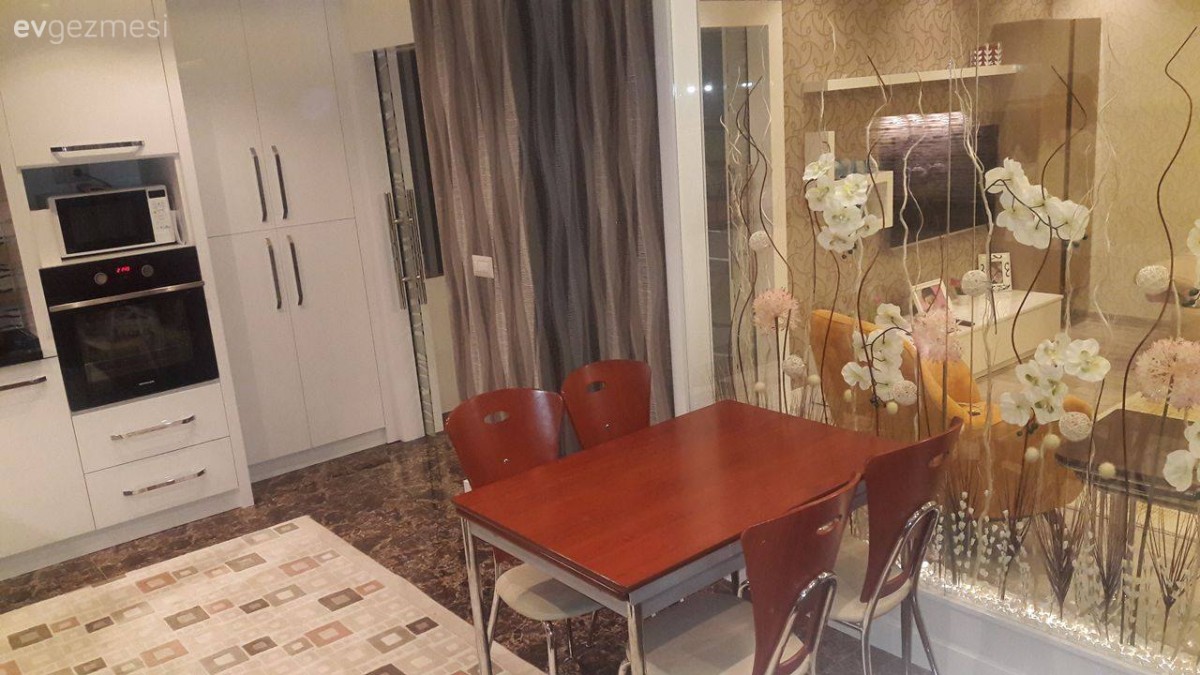 Özlem hanımın toprak renklerde, sıcak ve şık evi..