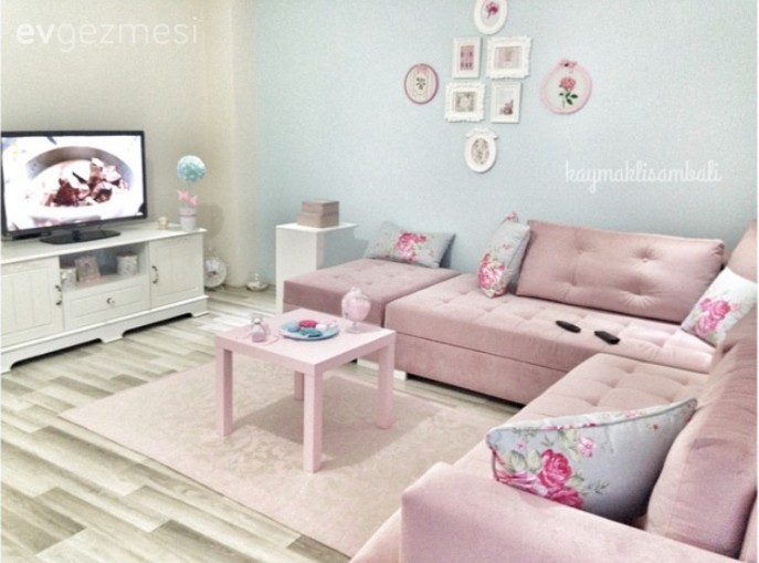 Oturma Odası, Pembe