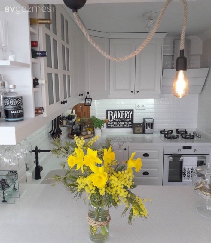 Beyaz mutfak, Çiçekler, Mutfak, Sarı