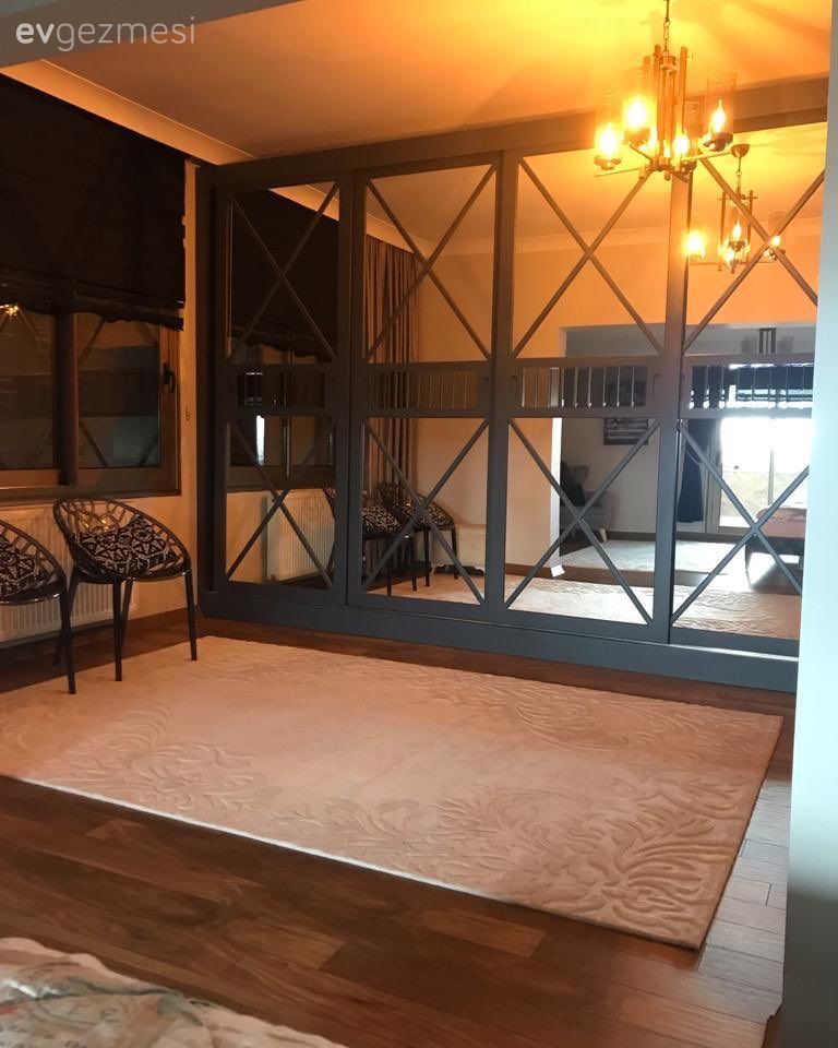 Giyinme odası, Ayna kapaklı dolap, Halı, Avize