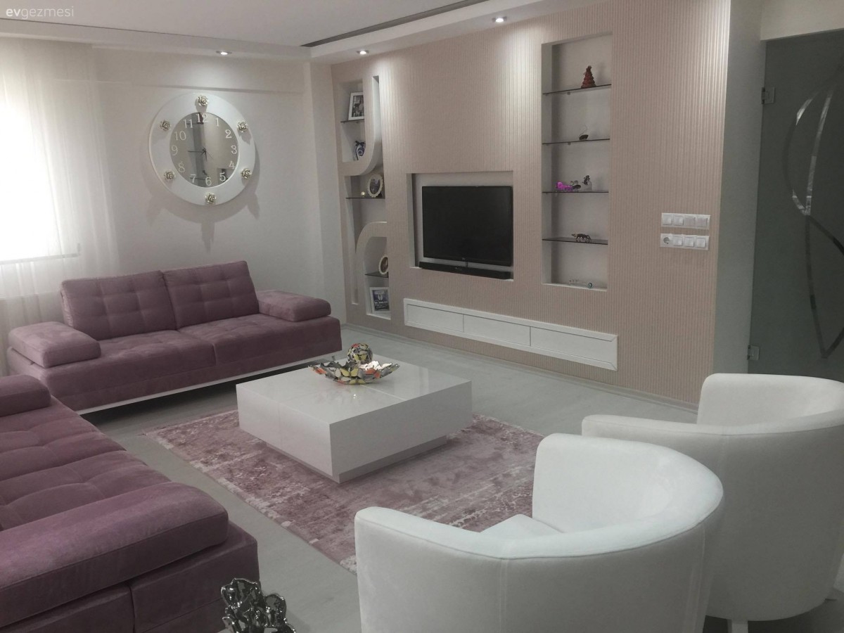 Berjer, Duvar Nişleri, Orta sehpa, Pembe, Duvar saati, Salon, Tv ünitesi