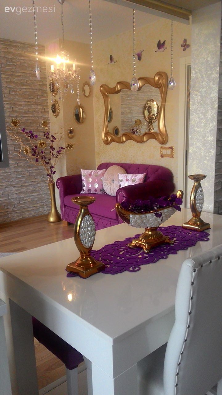 Sari ve beyazla birlikte Mor renk