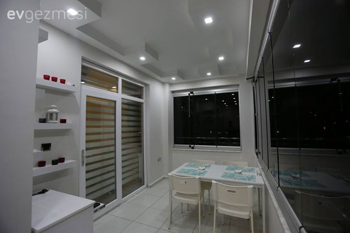 Budak çiftinin modern stili farklı dekorlarla zenginleştiren evleri..