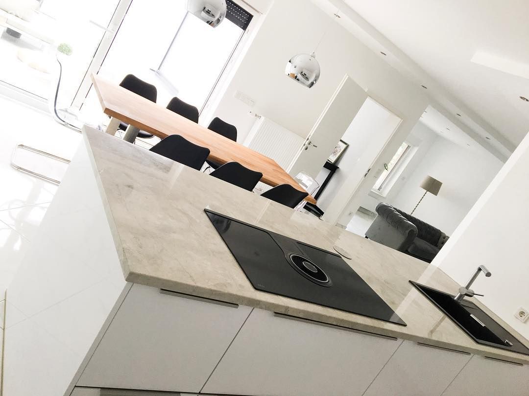 Bu Evin Sade Renkleri Kaliteli Seçimlerin Parlamasına İmkan Veriyor