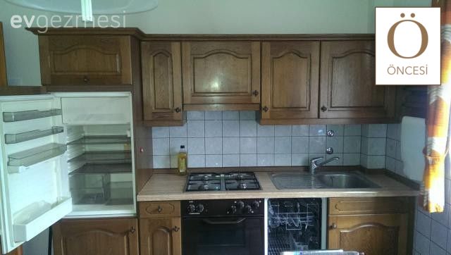 Sarı dokunuşlarla canlanan sıradışı bir siyah mutfak. Tuğba hanımın öncesi&sonrası mutfak dönüşümü.