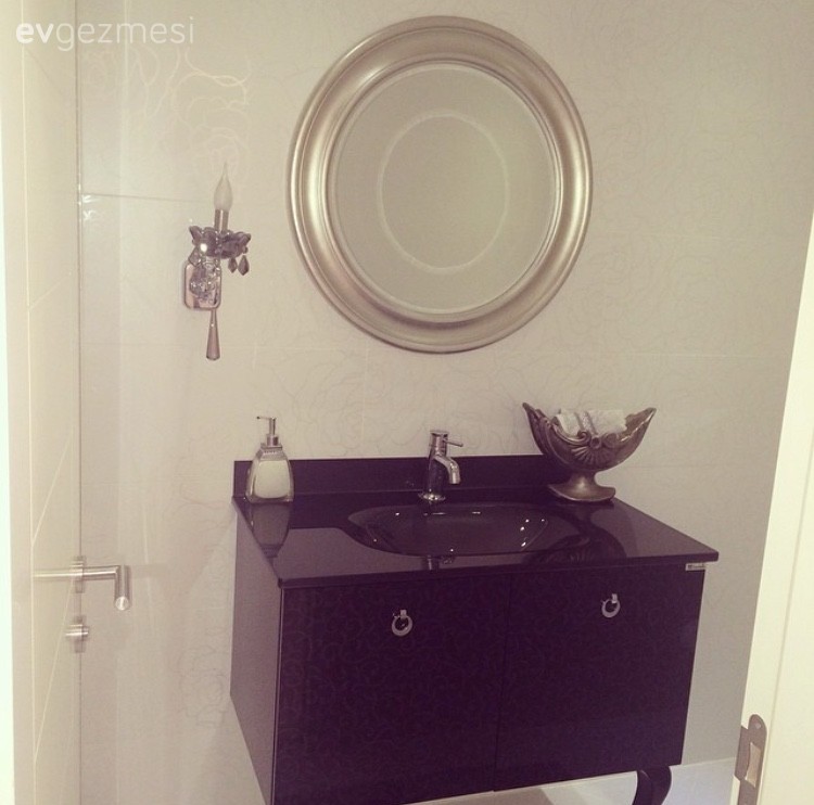 Nuray hanımın yaşanası bir atmosfere sahip sade ve şık evi..