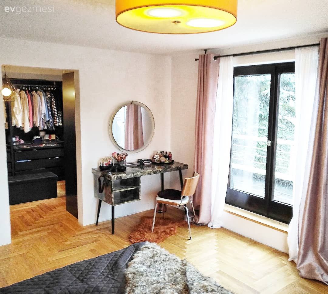 Yatak Odası, Makyaj masası