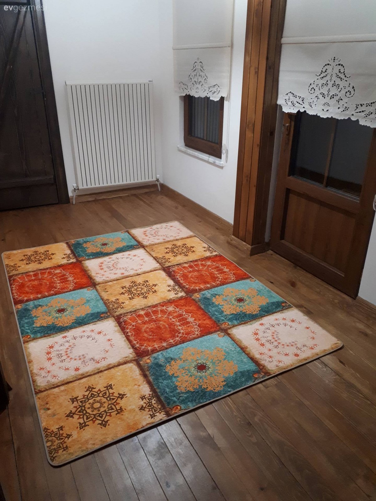 Özlem hanım ve eşinin emekleri ile restore ettikleri aile yadigarı evleri..