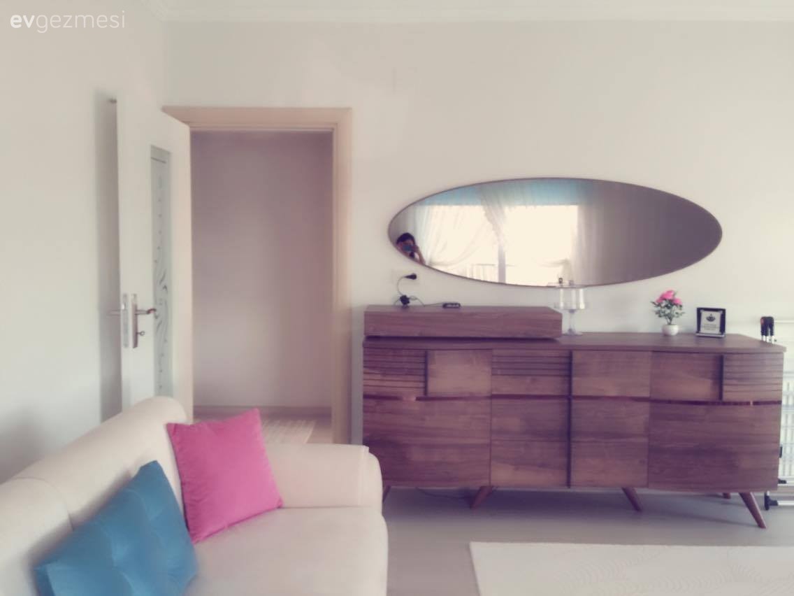 Meryem hanımın renkli aksesuarlarla hareketlenen sıcacık evi.