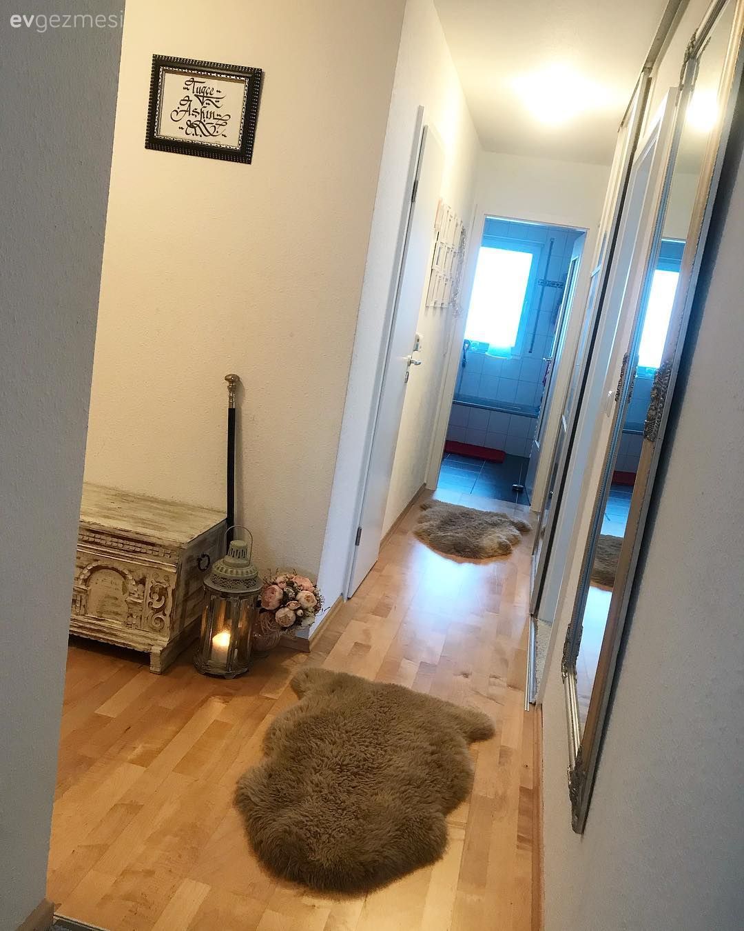 Kırmızı Detaylar Bu Eve Cazibe Katıyor