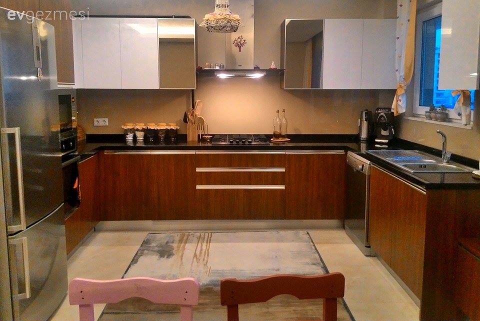 İpek hanımın sade ve naturel bir havası olan, nostaljik evi..