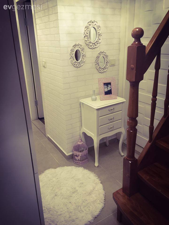 Kafiye hanımın siyah-beyazdan pastel tonlara, evinin dönüşümü..